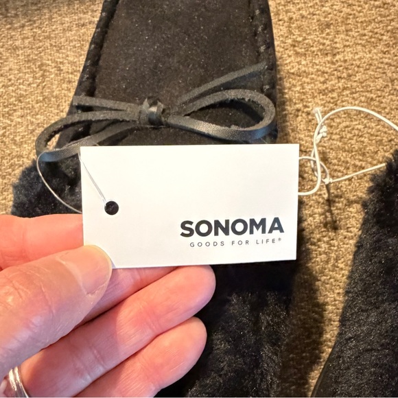 Sonoma Women's Black Moccasin Slippers, size 7/8 - Picture 4 of 5